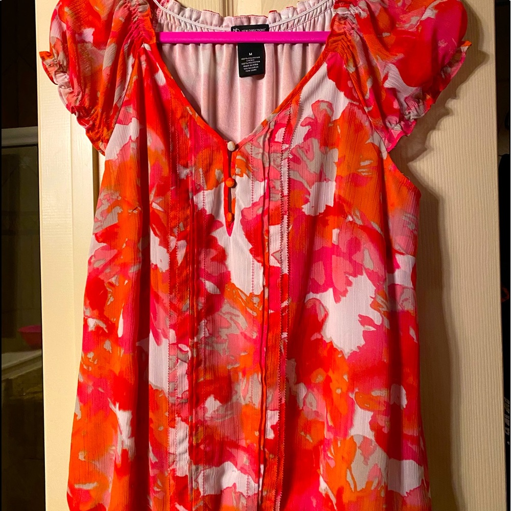 New Directions top great spring and summer top,